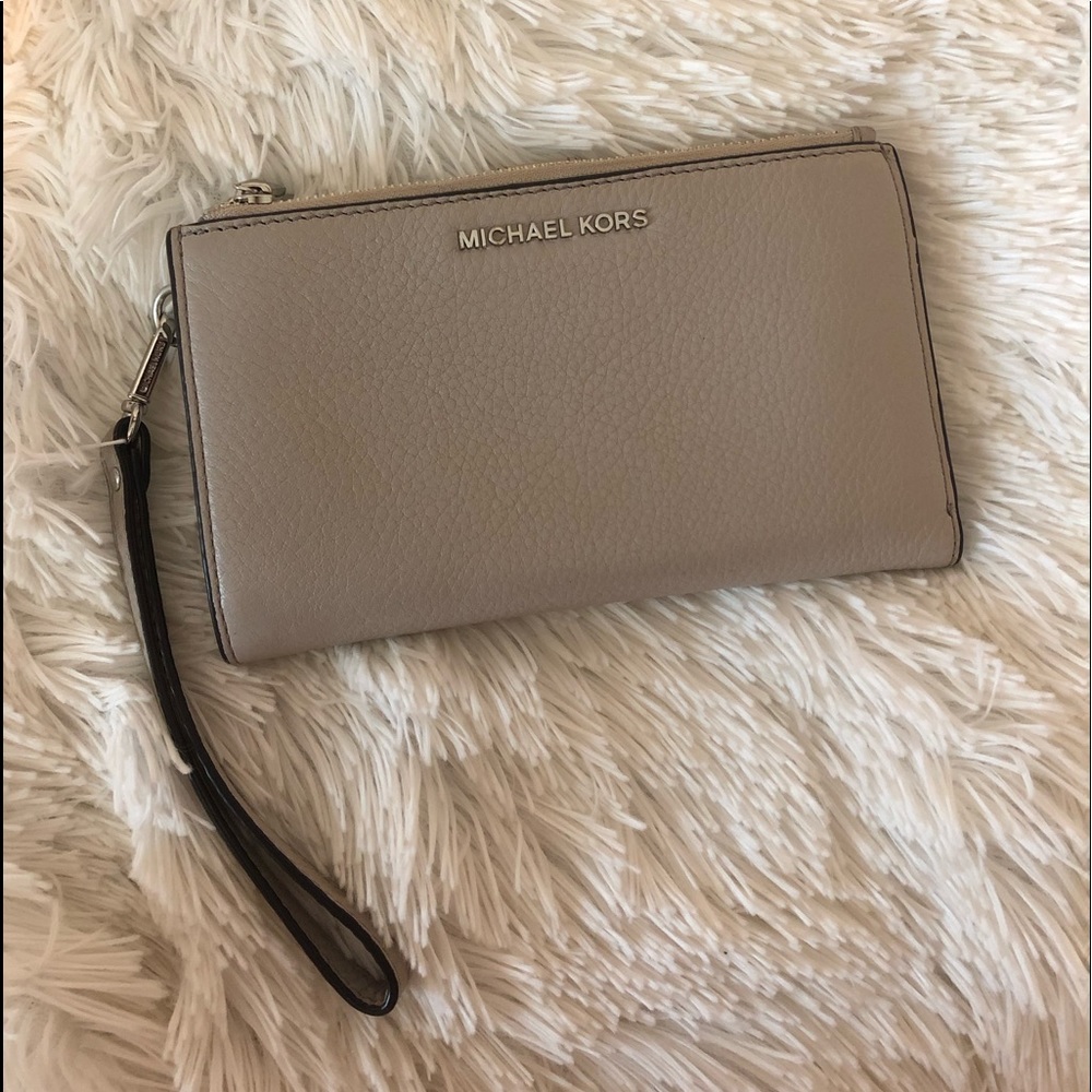 MICHAEL KORS Adele leather wristlet